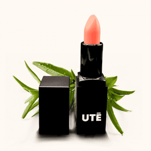 Labial Alma Desnuda – Barra de labios nude con aceite de almendras y vitamina E para hidratación y color duradero.
