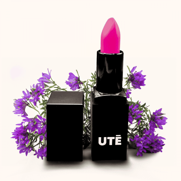Labial Corazón Abierto – Barra de labios rosa intenso con aceite de almendras y vitamina E para hidratación y color duradero.