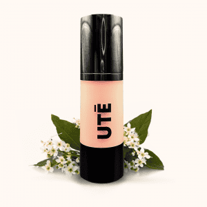 Base Toque de Porcelana – Base líquida de cobertura modulable para piel muy blanca con acabado radiante.