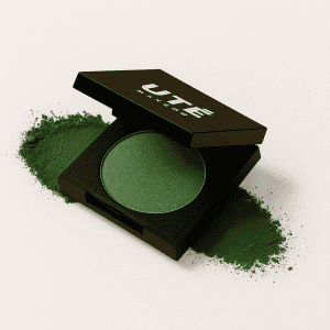 Sombra de ojos verde esmeralda UTĒ MAKEUP – Hechizo Esmeralda, shimmer vegano y de alta pigmentación